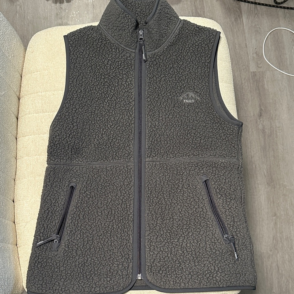 Aritzia TNA Polartec coal grey vest never worn